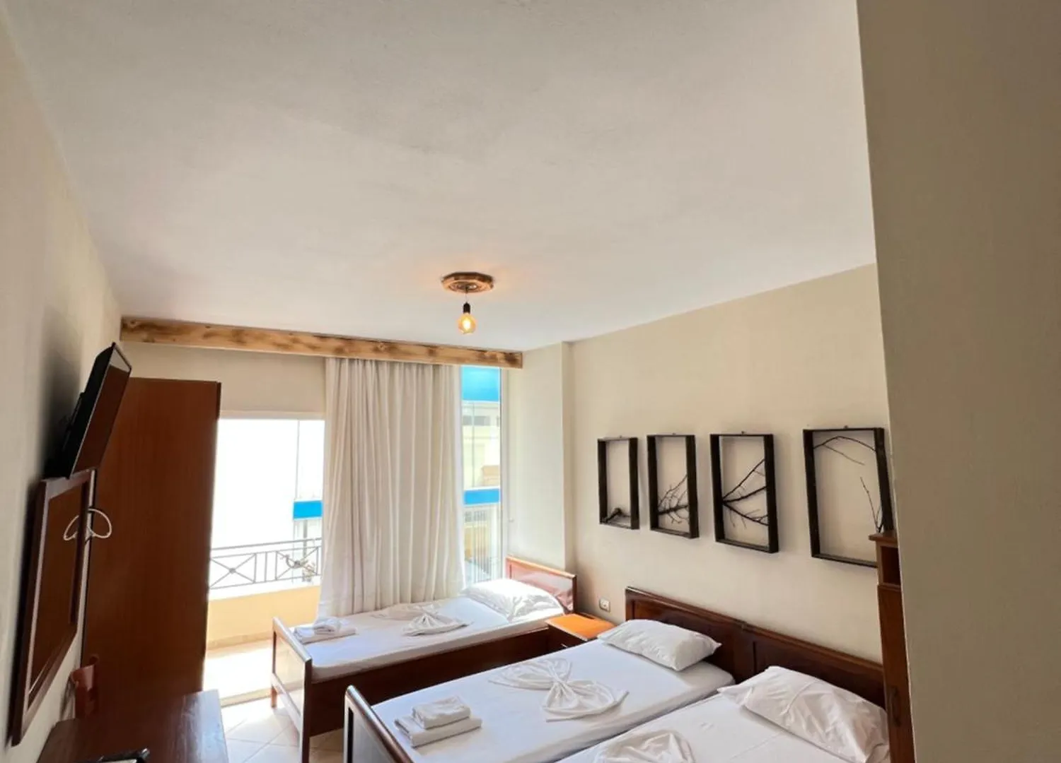 ***  Hotel Veli Sarande Albania