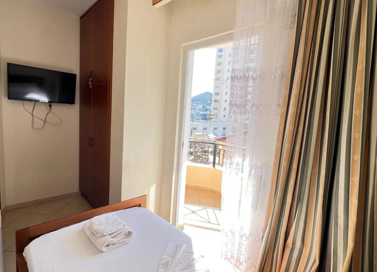 Hotel Veli Sarande 3*,